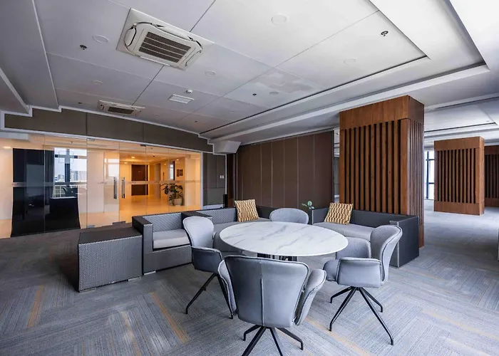 38th Park Ave It Park - Pool & Gym *